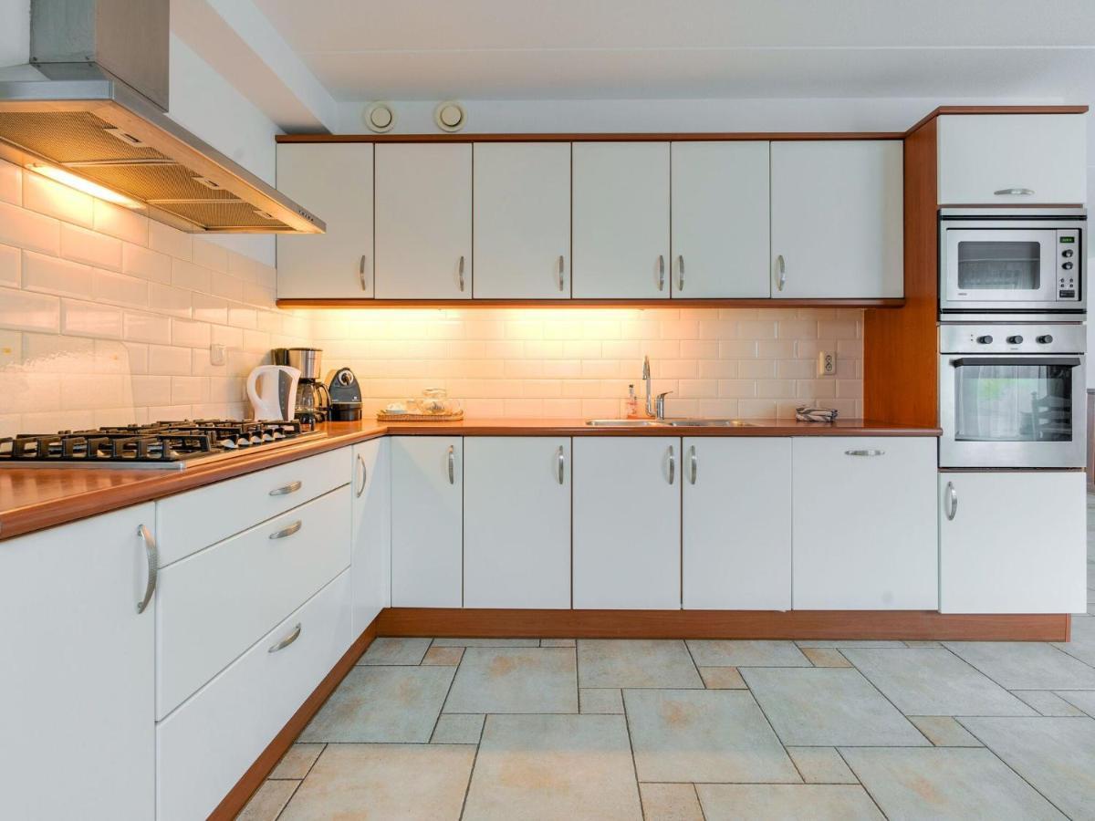 Captivating Holiday Home In Zeewolde Near Forest المظهر الخارجي الصورة